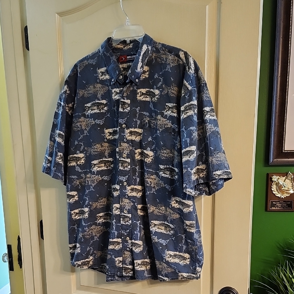 REEL LEGENDS FISH PRINT BUTTON DOWN SHIRT
